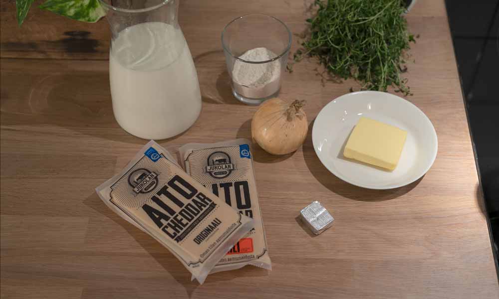 ainekset_cheddar-juustokeitto ainekset_cheddar-juustokeitto