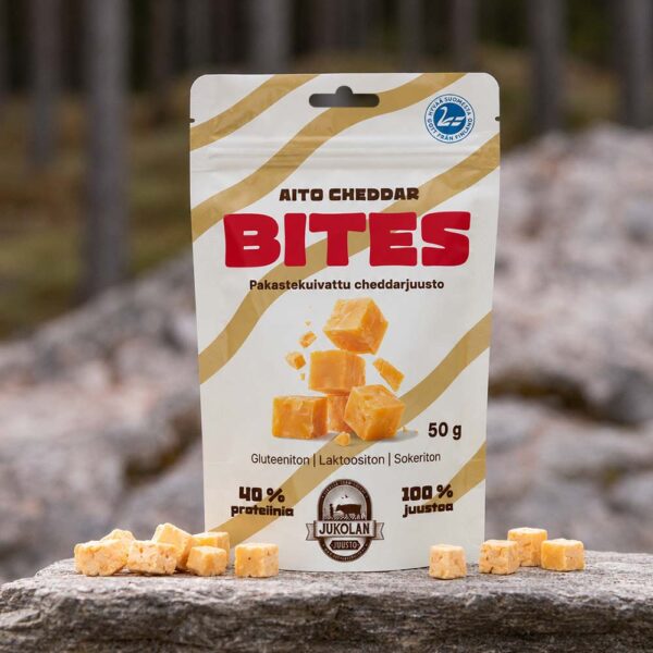 Jukolan_cheddar_bites_pakastekuivattu_juusto